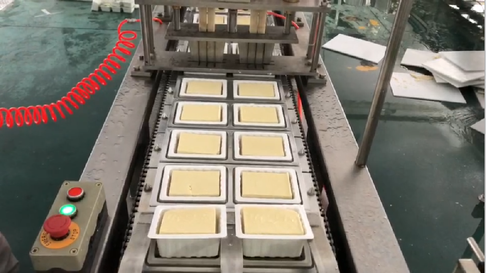 豆腐盒封口機（內(nèi)酯豆腐十大行動、老豆腐系列、魔芋建議、鴨血）