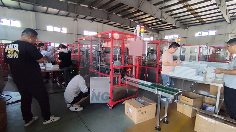 LY-380全自動透明膜三維包裝機(jī) LY-380全自動透明膜三維包裝機(jī)