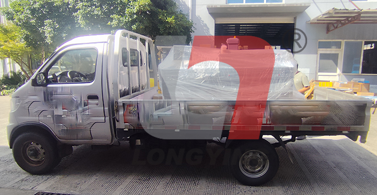 龍應(yīng)LY-380半自動(dòng)透明膜三維包裝機(jī)發(fā)貨泰州