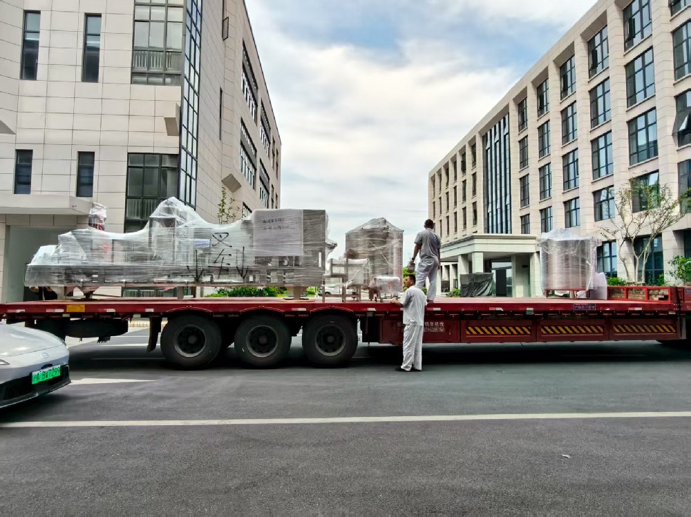 龍應(yīng)六頭早餐粥灌裝封口機(jī)發(fā)貨成都